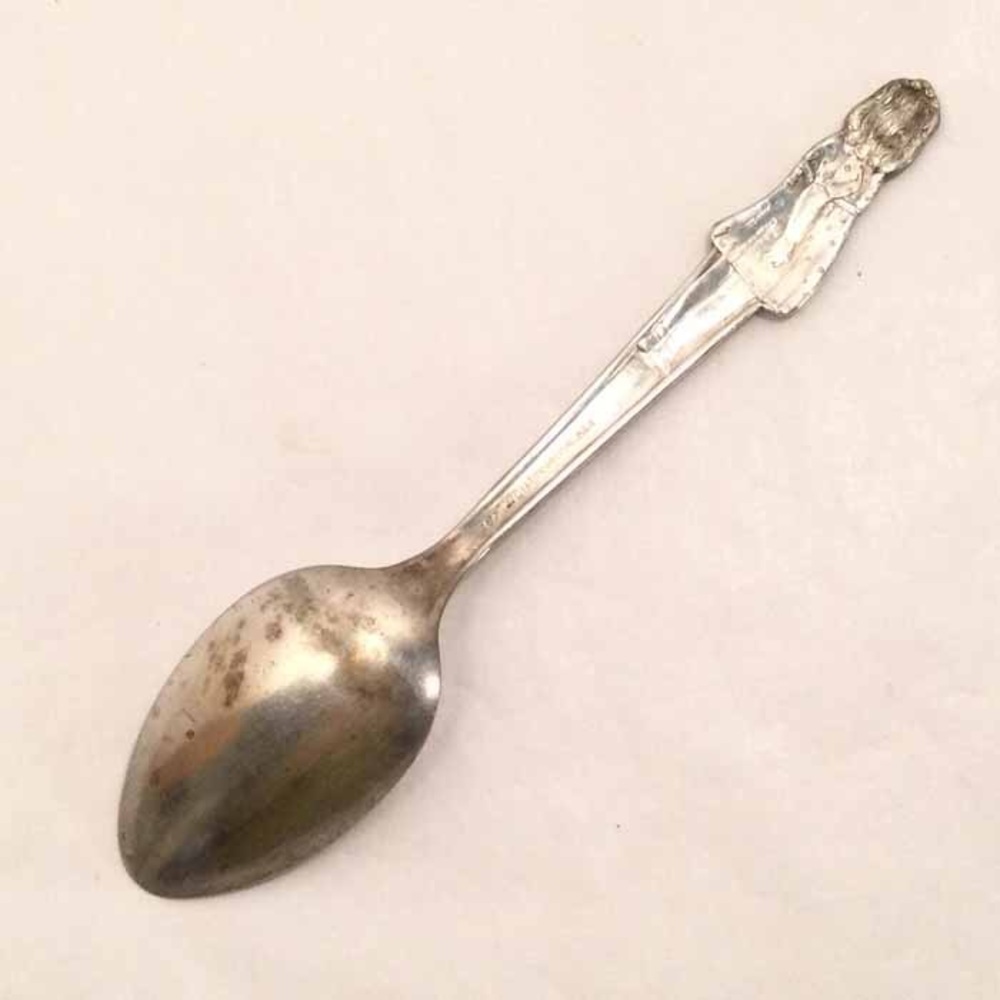 Yvonne Name Child’s Spoon - Vintage - Picture 3 of 4